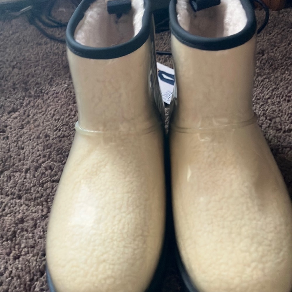Size 9 uggs boots